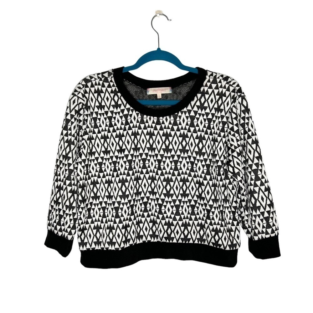 Almost Famous Geometric Print Knit Cropped Blouse